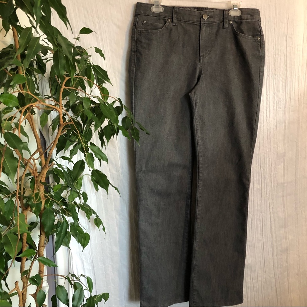 GLORIA VANDERBILT Size 8 womens dark wash elastic & high waist boot cut jeans